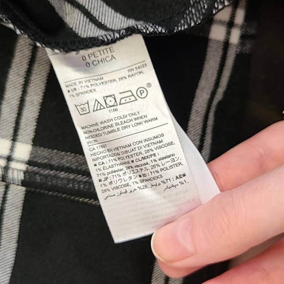 Old Navy - Black and White Plaid Skater Skirt - Picture 8 of 9